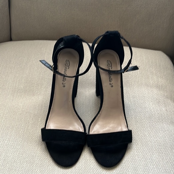 Heels - Picture 2 of 7